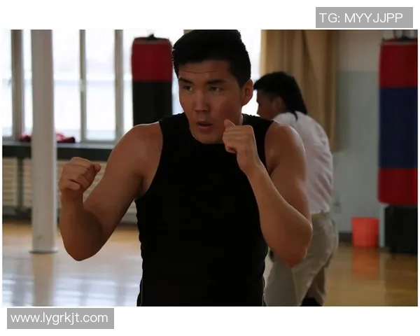 崔飞与白近斌激烈对决谁将成为拳坛新星的领军人物 崔飞与白近斌激烈对决谁将成为拳坛新星的领军人物